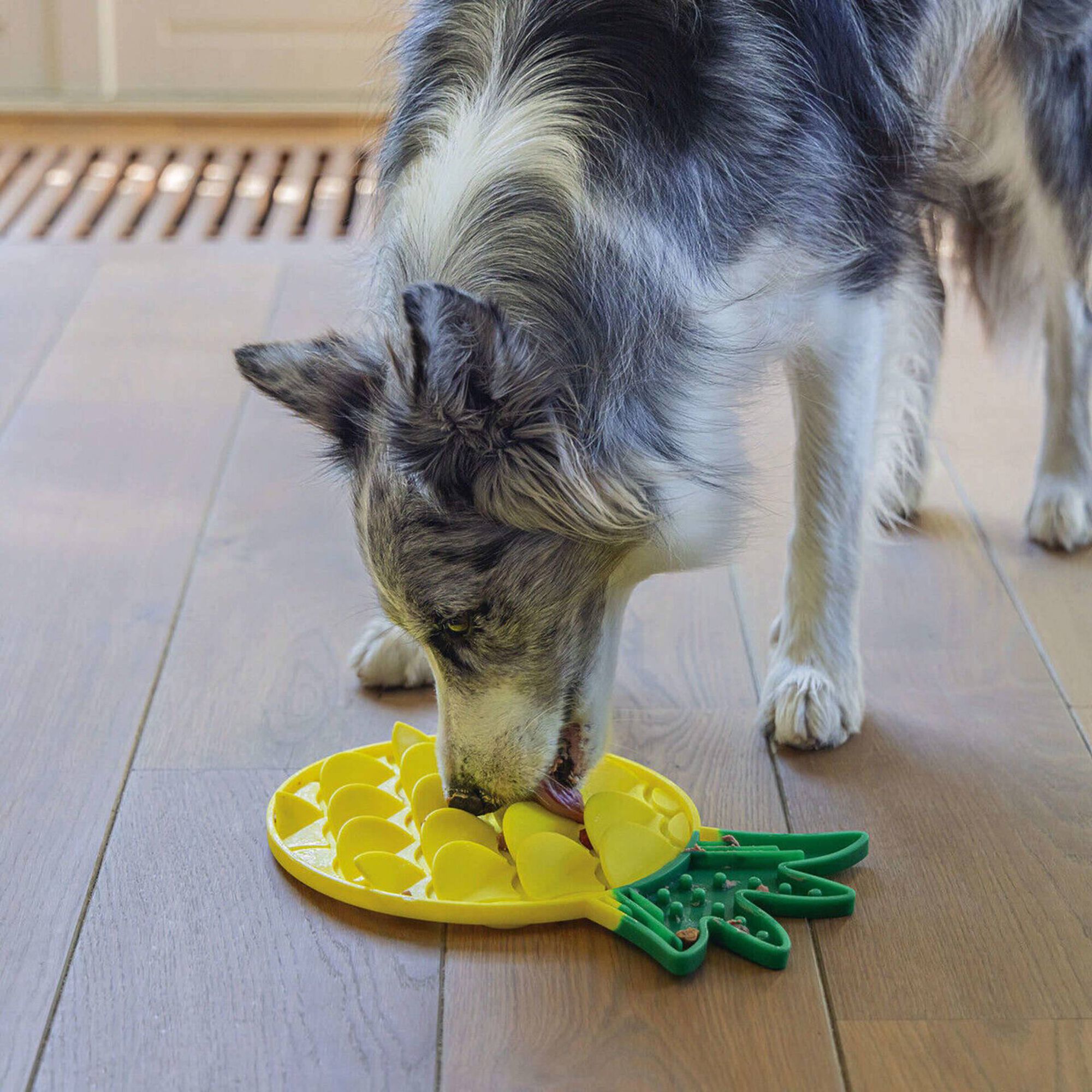 Comedouro Lick Mat Pineapple